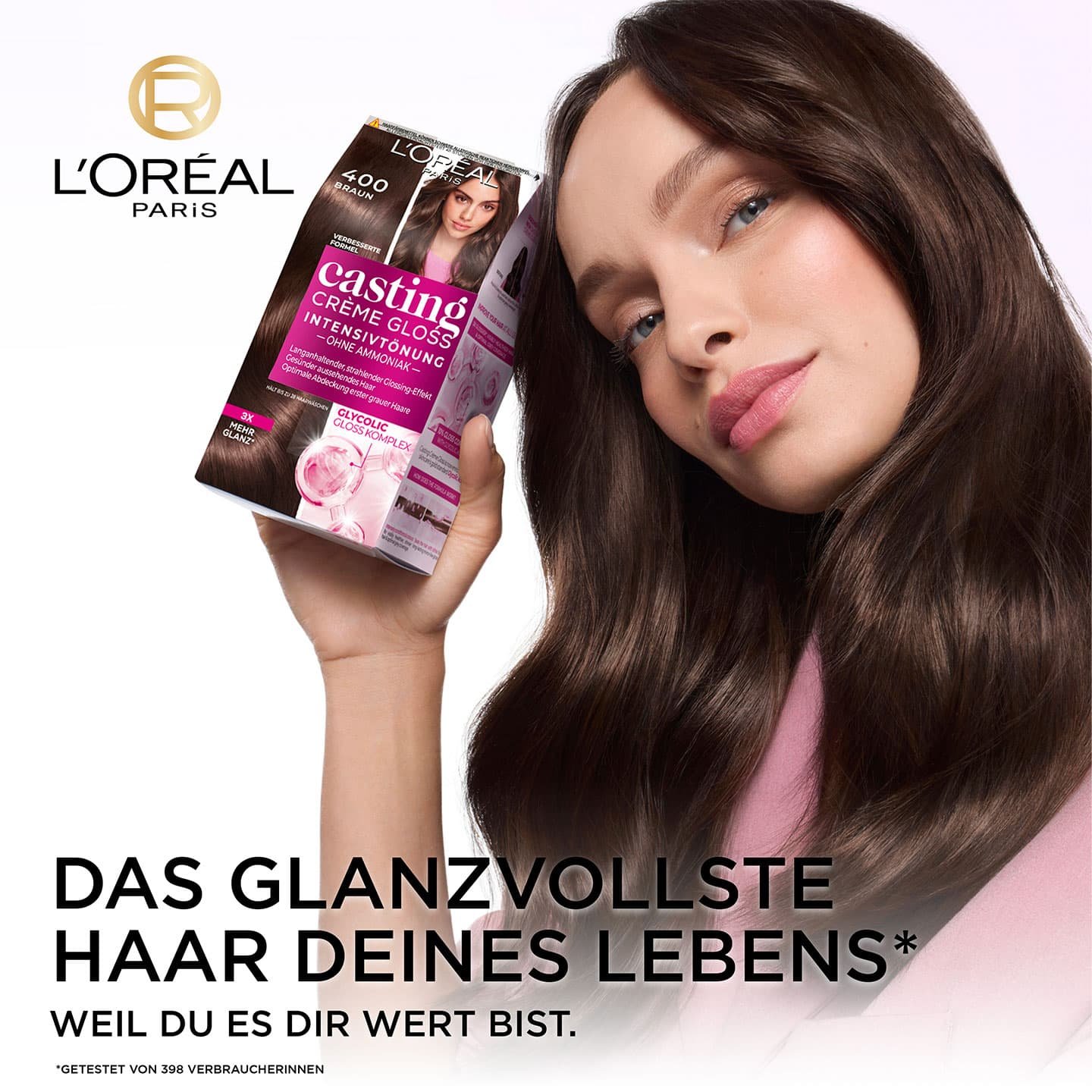 Luma Grothe hält eine Casting Creme Gloss Nuance, darunter Text: Das glanzvollste Haar Deines Lebens